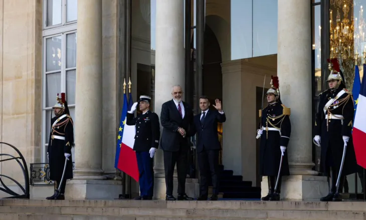 Video/ Rama vizitë zyrtare në Paris, pritet nga presidenti francez Macron