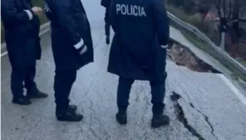 VIDEO/ Rrëshqet rruga në fshatin Vajzë të Selenicës, dëmtohen edhe dy banesa…