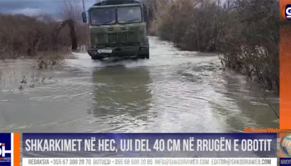 VIDEO – Shkarkimet në HEC- e krijojnë problemet e para, 40 cm ujë në rrugën kryesore të Obotit…