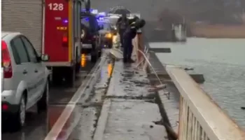 VIDEO/ Shkodër – Makina ‘fluturon’ nga ura e Spatharit në ujë, plagosen 3 persona