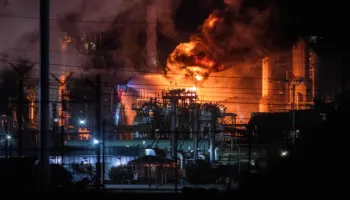 VIDEO/ Shpërthim i fuqishëm në një rafineri në Turqi