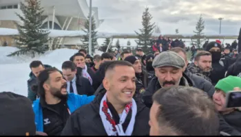 VIDEO/ Skena të pabesueshme! 2000 tifozë në Turqi dalin të presin Rei Manajn, për t’u mbajtur mend në histori