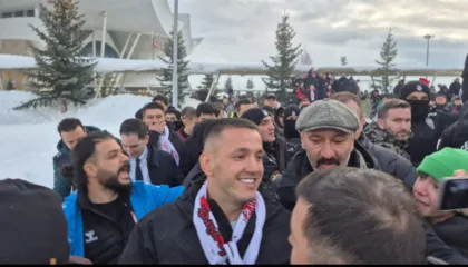 VIDEO/ Skena të pabesueshme! 2000 tifozë në Turqi dalin të presin Rei Manajn, për t’u mbajtur mend në histori