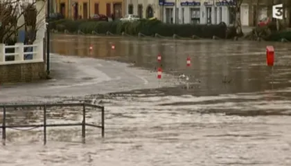 VIDEO/ Stuhi dhe përmbytje në Francë, evakuohen banorët