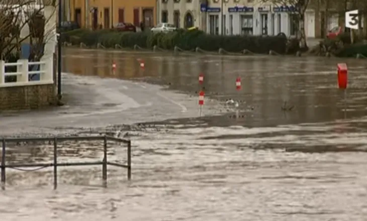 VIDEO/ Stuhi dhe përmbytje në Francë, evakuohen banorët