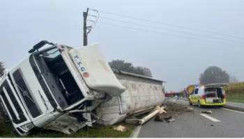 VIDEO-Stuhia e fuqishme përfshin Turqinë/ Kamioni rrëzohet në mes të rrugës..
