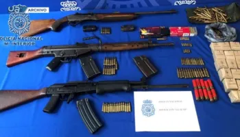 Video/ Të armatosur me kallashnikovë në ‘krye të detyrës’, bien në pranga dy shqiptarët në Spanjë, ishin duke ruajtur kanabisin