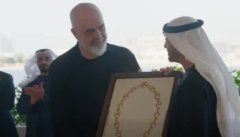 VIDEO / U nderua me urdhrin “Zayed” në Abu Dhabi, Rama ndan pamjet nga ceremonia
