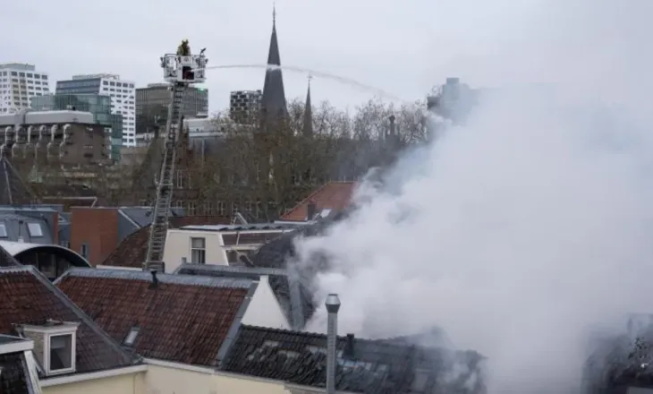 VIDEO-Zjarr masiv në një qytet të Holandës, raportohet për të lënduar: Dëgjuam një shpërthim të fortë