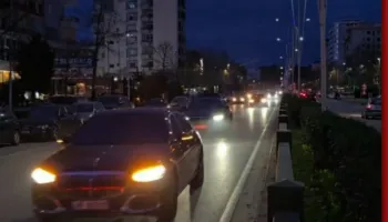 VIDEOLAJM / Eskorta e Ramës mbërrin në Vlorë, Kryeministri takon Ivanka Trump dhe Jared Kushner