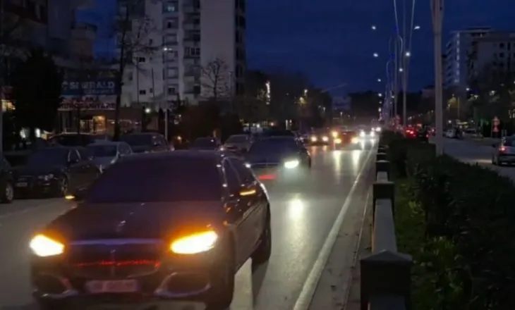 VIDEOLAJM / Eskorta e Ramës mbërrin në Vlorë, Kryeministri takon Ivanka Trump dhe Jared Kushner