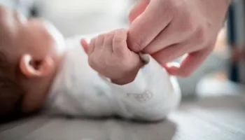 Vijnë në jetë foshnjat e para të 2026-s, Rama zbulon gjininë