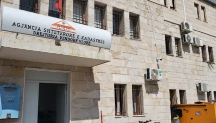 Vijojnë presionet në Kadastrën e Vlorës, urdhër për dërgimin e dosjeve drejt Tiranës
