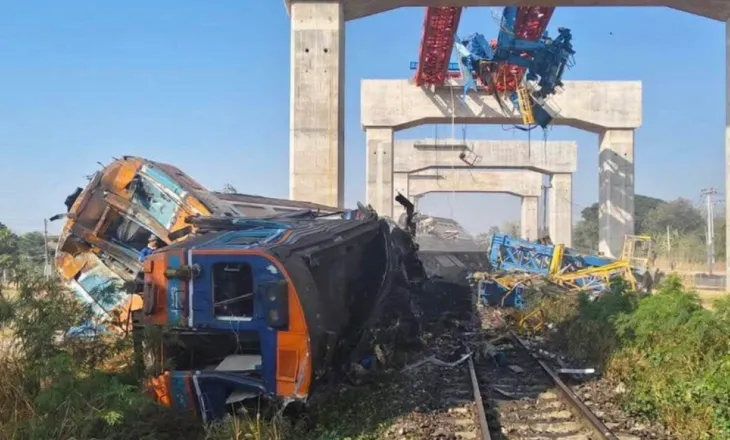 Vinçi bie dhe ndan në dysh trenin në Tajlandë, 22 të vdekur dhe dhjetëra të plagosur