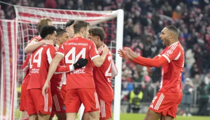 Viti i ri, avazi i vjetër. Bayern e mbyll në avantazh pjesën e parë, Olise & Diaz janë të jashtëzakonshëm (video)