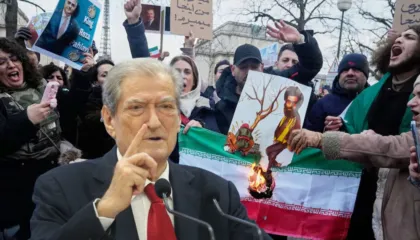 “Viti i zi për diktatorët”/ Berisha komenton protestat në Iran: Regjimi i Iranit i ka ditët e numëruara…