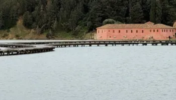 Vizita në Vlorë/ Ivanka Trump publikon pamje nga Zvërneci, i shoqëron me këngën ‘Luleborë’