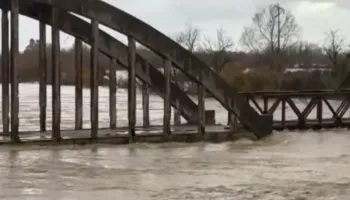 Vjosa rrezikon sërish të dalë nga shtrati, rritet ndjeshëm niveli i lumit duke shkuar në 6 metra