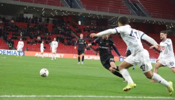 Vllaznia mposht Dinamon, Balaj e Kallaku shënues