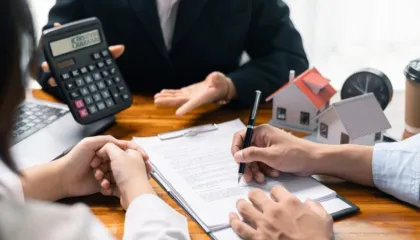 ‘Vlon’ kërkesa për kredi nga shqiptarët, bankat “frenojnë” përkohësisht huanë për banesa