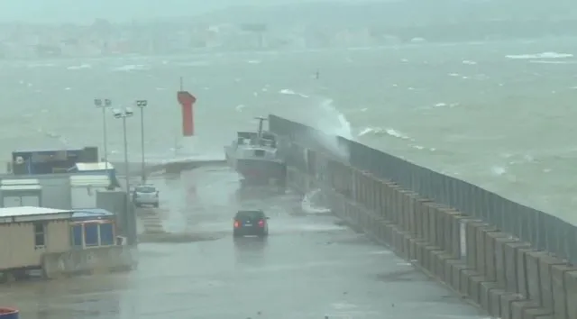 Vlorë, ndalohet lundrimi i anijeve të peshkimit deri më 12 janar