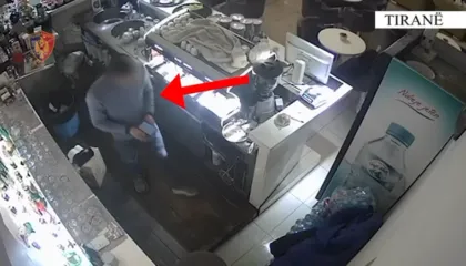Vodhi një sasi parash në lokalin ku punonte, arrestohet 35-vjeçari në Tiranë