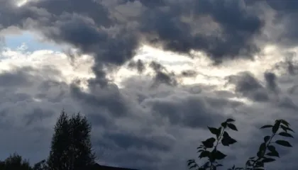 Vranësira, dhe reshje shiu me intensitet të ulët/ Parashikimi i motit për sot