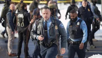 Vrasja e 37-vjeçares nga agjenti i ICE-së në Minneapolis, protestuesit përleshen me forcat e rendit