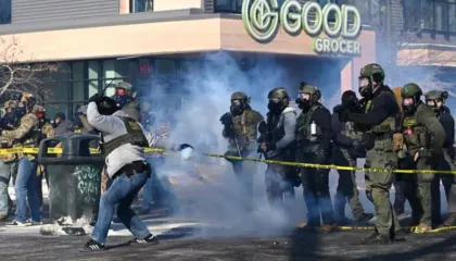 Vrasja e 37-vjeçarit në Minnesota/ Trump mbron arrestimet e ICE-së, rriten tensionet në Minneapolis