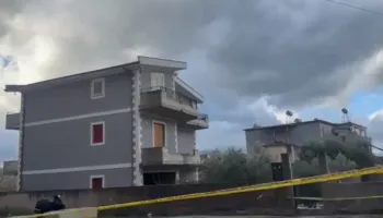 Vrasja e gruas në Orikum, flasin familjarë të çiftit: Dyshohet se 44-vjeçarja u mbyt me fashetë!