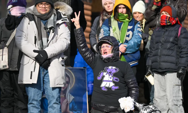 Vrasja e infermierit trondit SHBA-të, Minneapolis shpërthen në protesta masive
