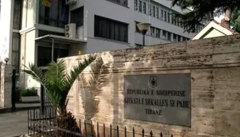 Vrasja e Petrit Ndout në Bushnesh/ Lihen në burg 3 të arrestuarit, autori mohon krimin: Nuk kam pasur çekiç me vete