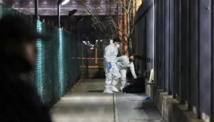 Vritet drejtuesi i trenit në stacionin e Bolonjës, u godit me thikë në bark, autori largohet me vrap