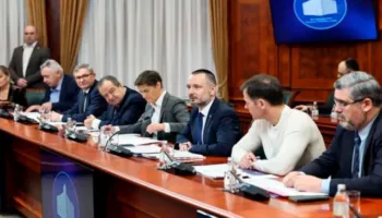 Vuçiç nënshkruan “Ligjet e Mrdiçit”, mediat kryqëzojnë presidentin, pse Serbia po i thotë “Lamtumirë” rrugës drejt BE