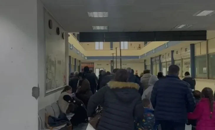 Wizz Air braktis pasagjerët në aeroportin e Brindisit: Vetëm 220 vetë nisen drejt Rinasit, të tjerët kthehen pas