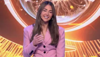 “Zarfi i zi në shtëpi”/ Kiara Tito surprizohet për ditëlindje, nuk i mban dot lotët