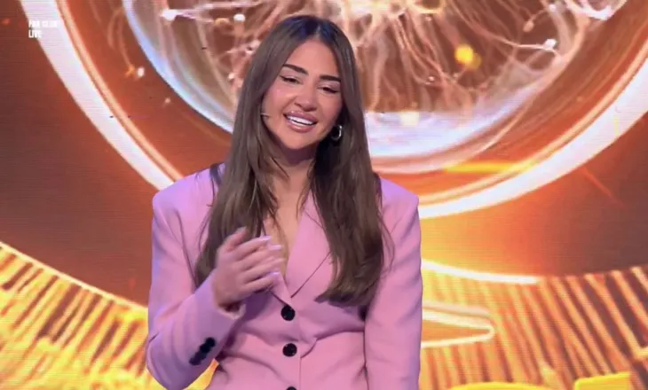 “Zarfi i zi në shtëpi”/ Kiara Tito surprizohet për ditëlindje, nuk i mban dot lotët