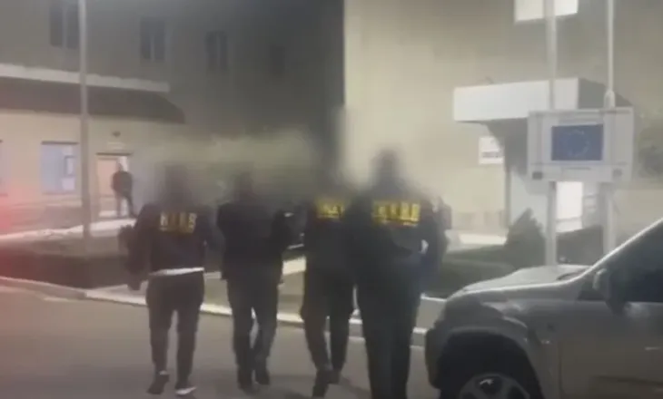 Zbulohet skema për futjen e drogës në paraburgim, arrestohet polici dhe familjarja e të burgosurit në Elbasan