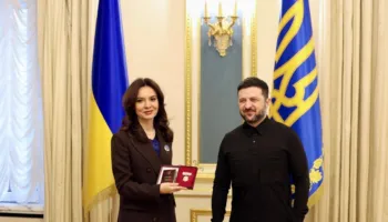 Zelensky dekoron Spiropalin në Kiev me Urdhrin e Lartë Shtetëror, Ministrja: E ardhmja do të shkruhet nga forca e vlerave