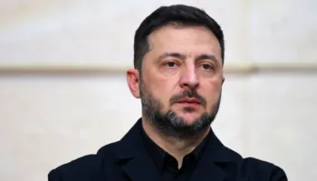 Zelensky zhvillon bisedime për sigurinë, Rusia vazhdon sulmet me dronë në Ukrainë