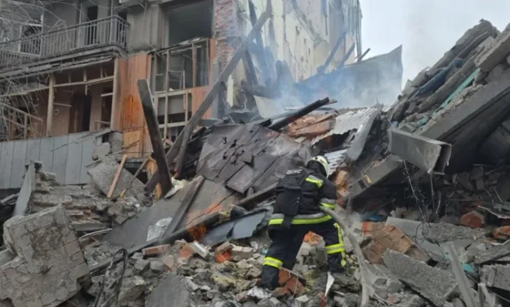 Zelensky zhvillon bisedime për sigurinë teksa Rusia vazhdon sulmet me dronë në Ukrainë