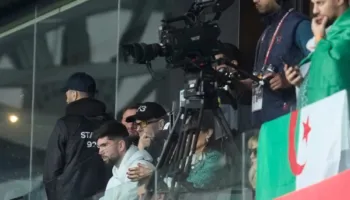 Zemra e babait… Zidane në Rabat për Algjerinë e Luca-s, gëzim për golin e fitores