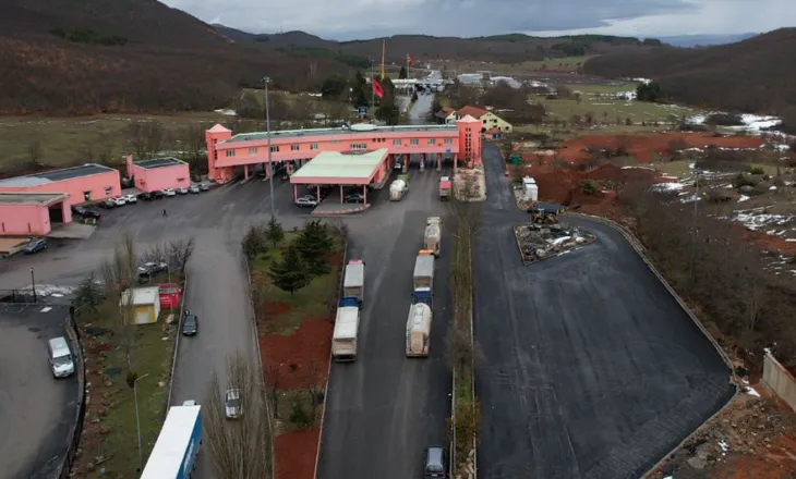 “Zhbllokohet” pika kufitare e Qafë-Thanës, pas 3 ditësh rifillon lëvizja e kamionëve