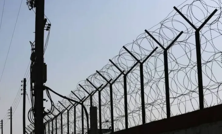 Zjarr brenda një burgu/ 11 persona dërgohen në spital për shkak të tymit, çfarë ndodhi?