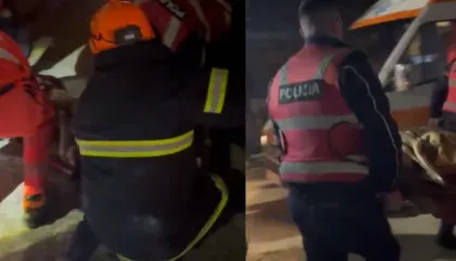 Zjarr në katin e parë të një pallati në Gjirokastër/ Zjarrfikësit shpëtojnë 83-vjeçaren, raportohen për dëme materiale