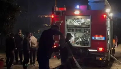 Zjarr në një banesë në Lushnje, përfundon në spital një 12-vjeçare