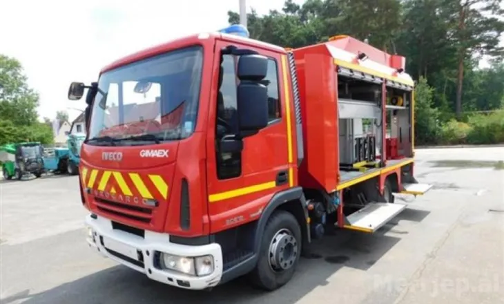 Zjarr në një godinë të vjetër në Shkodër, plagoset i moshuari