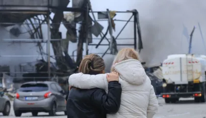 Zjarri në fabrikën në Greqi, gjendet edhe trupi i pestë i punëtores që humbi jetën mes flakëve