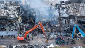 Zjarri në fabrikën në Trikala/ Gjendet trupi i gruas së pestë, skenarët se si u shkaktua shpërthimi i madh