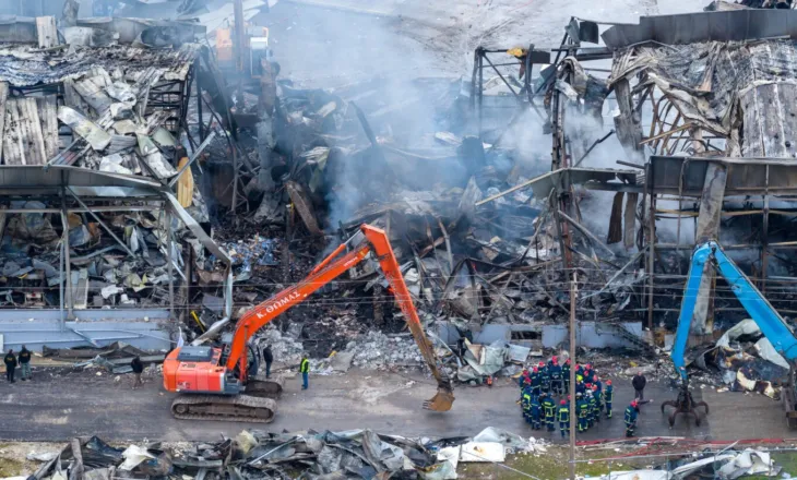 Zjarri në fabrikën në Trikala/ Gjendet trupi i gruas së pestë, skenarët se si u shkaktua shpërthimi i madh